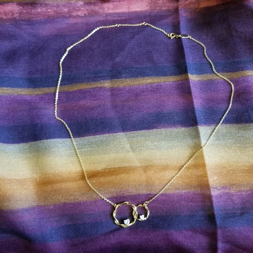 EUC ( S925) Gold Necklace with Interlocking Circles With Clear Heart Rhinestones - Picture 3 of 11